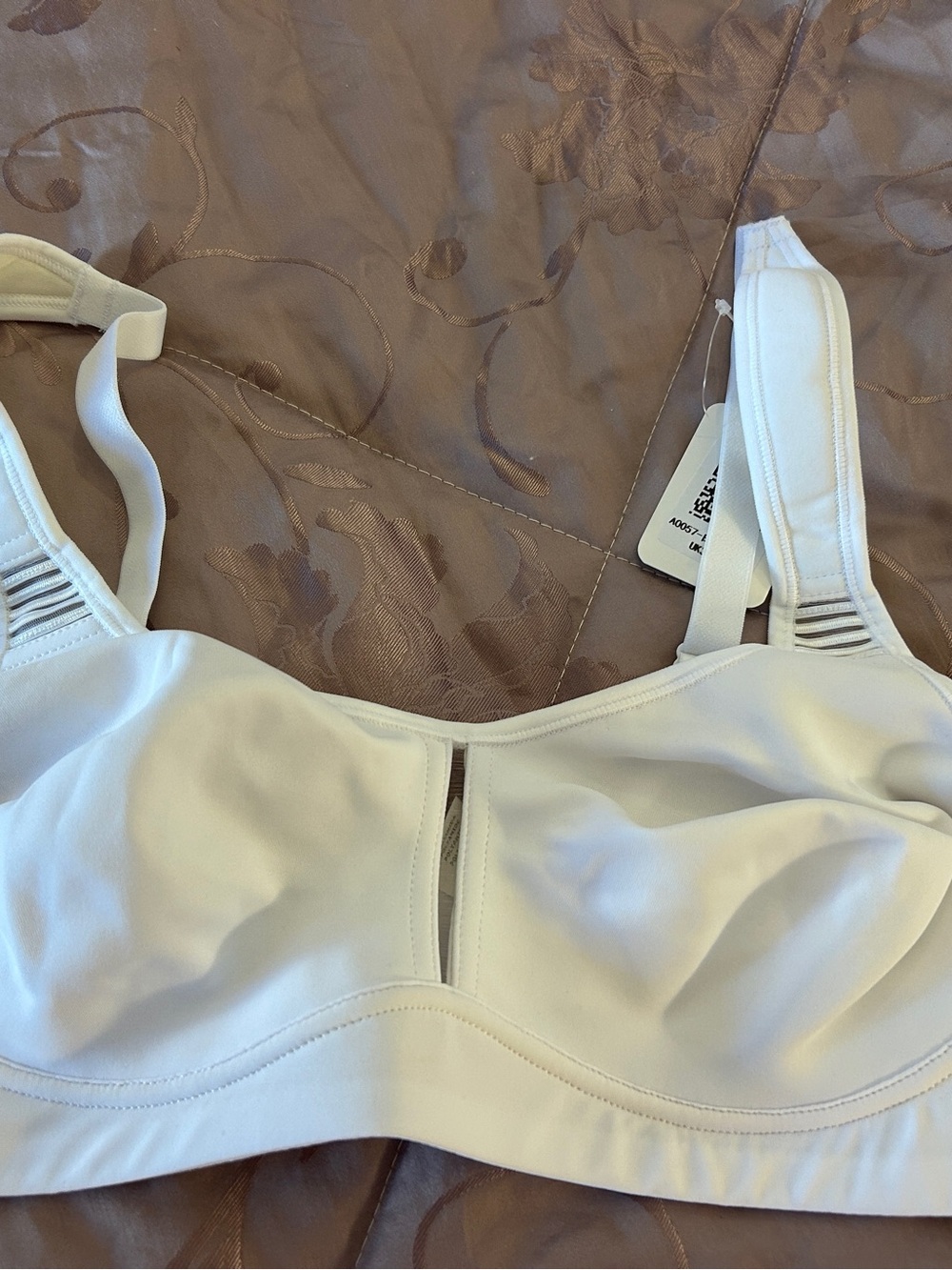 D75 white sport bra